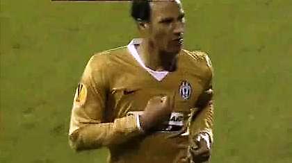 Χειρονομία Ζεμπινά σε οπαδούς της «Γιούβε» (video)