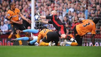 Premier League: «Από το στόμα του λύκου» γλίτωσε η Βίλα!