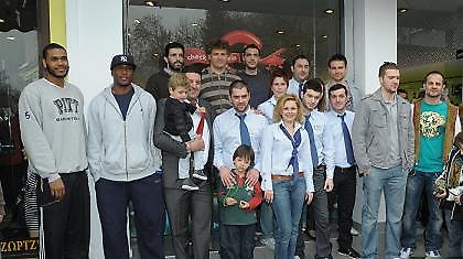 Α1: Μοίρασαν δώρα και χαμόγελα