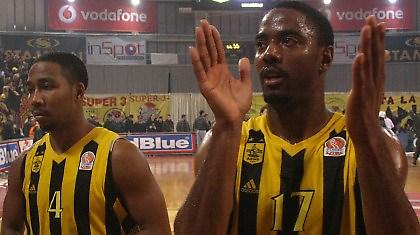 Κλαρκ: «Πιστεύουμε στην πρόκριση»