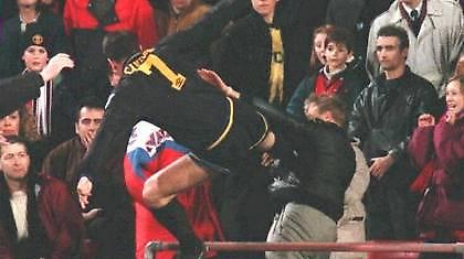 Κι όμως... επιτέθηκαν στους οπαδούς