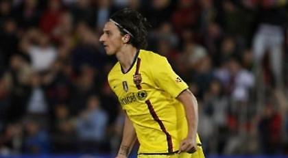 Πασάρει και με την πλάτη ο «Ίμπρα» (video)