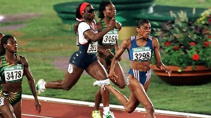 Γέννησε στα 41 της η «μαύρη γαζέλα»!