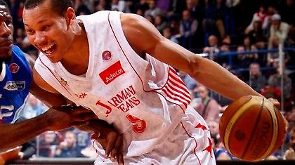 Τέλος από την Αρμάνι ο Άκερ