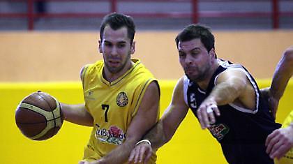 Ίκαροι κατά Βασιλόπουλου