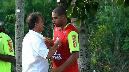 «Ντόπες» Ζίκο στον Αντριάνο και την παρέα του