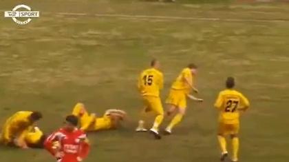 «Μπαγλάρωσε» τους συμπαίκτες του και… τον καθάρισαν! (video)