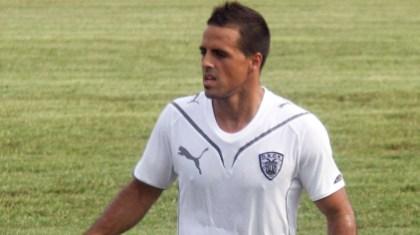 «Κάνει φοβερή δουλειά ο Σάντος»