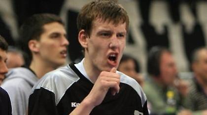 Αναβάλλει τα ντραφτ και μένει Παρτιζάν ο Βέσελι