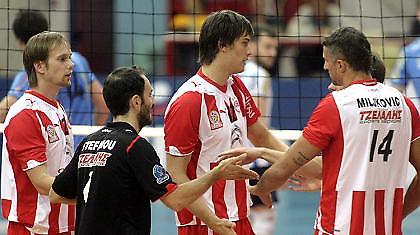 Με περίπατο στον τελικό ο Ολυμπιακός