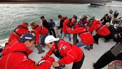 Άφησαν τα τιμόνια και έπιασαν τα πανιά