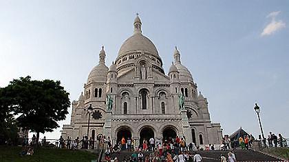 H προσμονή του τελικού, τα ψώνια και η βροχή