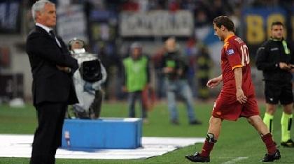 Τέσσερις αγωνιστικές στον  Τότι