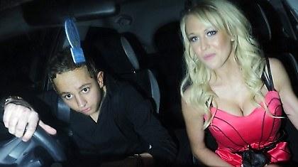 Σέξι Λολίτα «σχόλασε» τον γιο του Λίνεκερ !