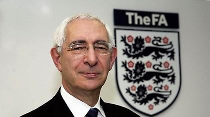 <b>Περή του κάφσονος κε της αηδήας για κατάργησην των ΕΠΑΕδων</b> (Sportday / Του Dr Φουρκέτα)