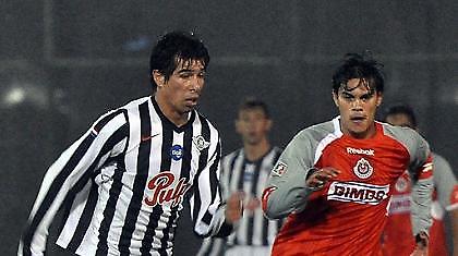 Στα ημιτελικά με... ήττα η Τσίβας (video)