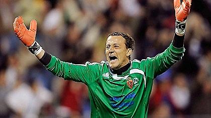 Αναβολή στη… σύνταξη για Θέσαρ