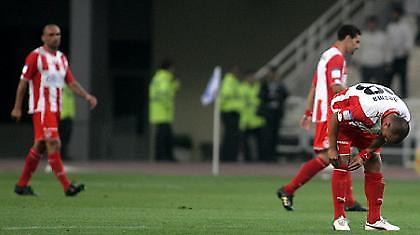 Ρε ένας δεν έχει τσίπα να σηκωθεί να φύγει;