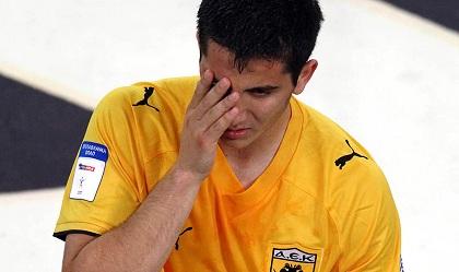 Κάταγμα και νυστέρι για Μανωλά