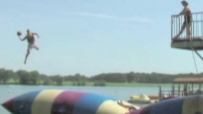 Οι απίθανοι «Dude Perfect» σκοράρουν από αεροπλάνο (video)