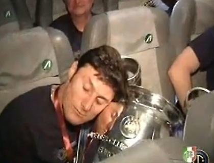 Στο αεροπλάνο, με τον Ζανέτι και τα άλλα παιδιά! (vid)