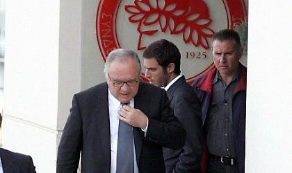 Δεν θέλει να του τον δώσει