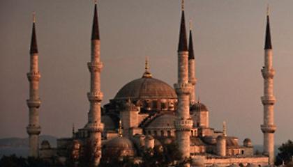 F1 με φόντο την Πόλη