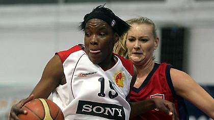 Παραμένει στον Αθηναϊκό η Ντέιβις