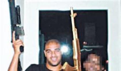 Ο Αντριάνο… τρομοκράτης!