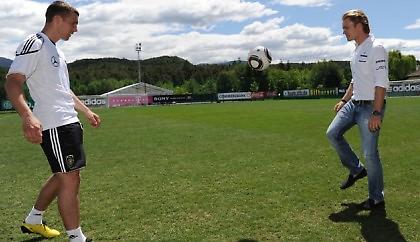 Του έμαθαν… μπαλίτσα