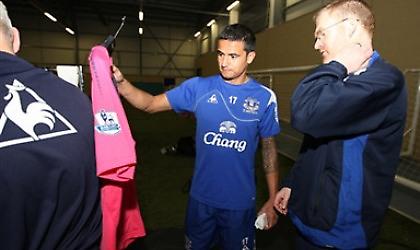 Ροζ η νέα φανέλα της Έβερτον!