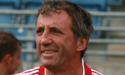 Κένεντι: «Να παραχωρήσουν τις μετόχες»