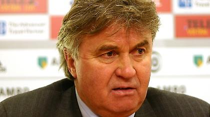 «Όχι» από Χίντινκ, «ίσως» από Μπίλιτς για τον πάγκο της Λίβερπουλ