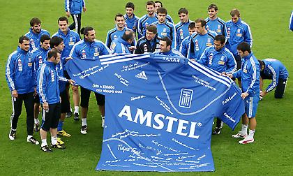 «Θα σκεφτόσουν την Εθνική χωρίς τις ευχές όλων μας;»