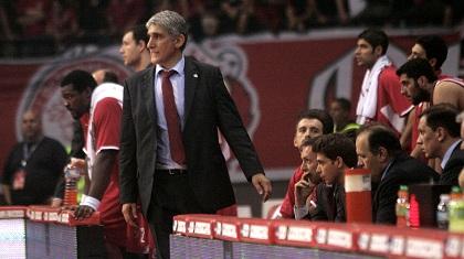 Γεύμα (αποχαιρετισμού;) από Γιαννάκη