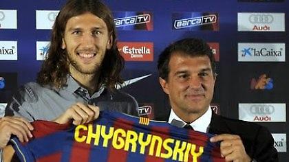 Ξεφορτώνεται το «παλτό»