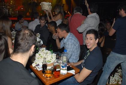 Νίκησαν, «σφύριξαν», γλέντησαν κι… έληξε! (vid)