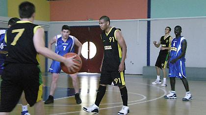 Τετράδα για...φίλημα!