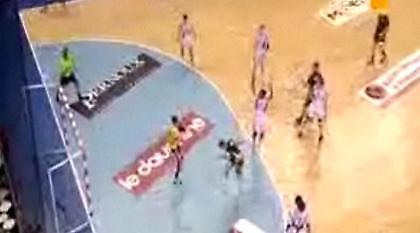 Απόκρουση και… γκολ! (video)
