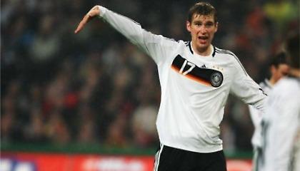 Μερτεζάκερ ο «εκλεκτός» του Βενγκέρ