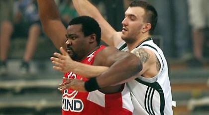 Οι αιώνιοι «χαμηλώνουν» επικίνδυνα