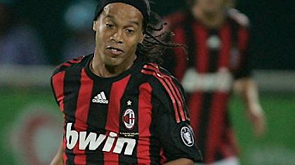 «Ο Ροναλντίνιο μένει στη Μίλαν»