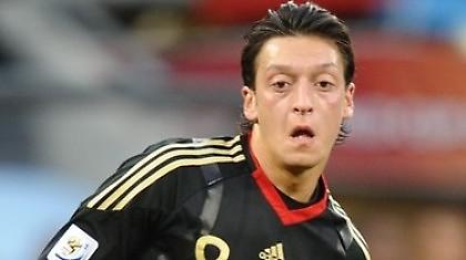 «Δεν φεύγει ο Οζίλ από τη Βέρντερ»