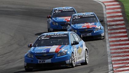 Τα Cruze παραμένουν στην κορυφή του WTCC