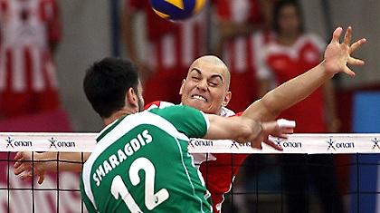 «Βλέπει» Σμαραγδή ο Ολυμπιακός