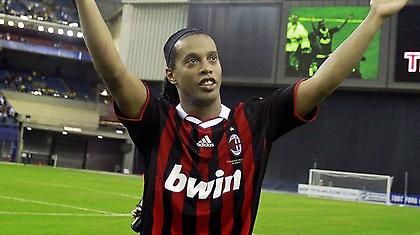 «Δεν φεύγει ο Ροναλντίνιο»!