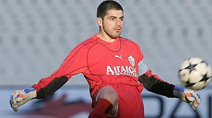 Πήρε δύο, ανανέωσε ένας