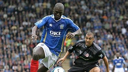 Συζητά και τον φέρνει!