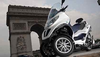 Υβριδικό Piaggio MP3 300