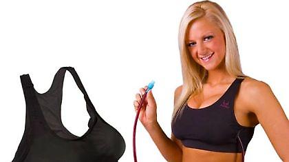 Στην υγειά του… ντεκολτέ! (video)